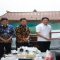 Bupati Sidoarjo Subandi saat penyerahan Penghargaan Sekolah Adiwiyata Kabupaten Sidoarjo Tahun 2026 di Ruang Transit Pendopo Delta Wibawa, Jumat (16/10/2026). (Dok. Ho/RadarBangsa.co.id)