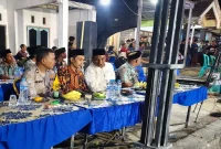 Bhabinkamtibmas Desa Dukuhagung Aipda Muhtadi saat mengawal kegiatan wayang kulit dalam rangka sedekah bumi di Dusun Tinaro, Desa Dukuhagung, Sabtu (3/10/2026) malam. (Dok. Ho/RadarBangsa.co.id)