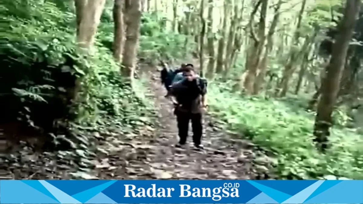 Kondisi akses jalan menuju Dusun Petung, Desa Kretek, Kecamatan Taman Krocok, Bondowoso. (Dok. Sukri/RadarBangsa.co.id)