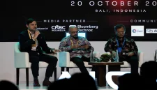 Para pembicara dari ITB, BRIN, dan KORIKA dalam diskusi AICX 2026 yang diselenggarakan ITSEC Asia di Bali Beach Convention Center, Sanur, Bali. (Dok. Ho/RadarBangsa.co.id)
