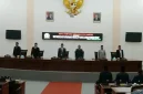 Rapat paripurna DPRD Kabupaten Sampang dengan agenda penyampaian nota penjelasan bupati terhadap tiga Raperda usulan pemerintah kabupaten dan satu Raperda inisiatif DPRD, Selasa (20/10/2026). (Dok. Ho/RadarBangsa.co.id)