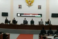 Rapat paripurna DPRD Kabupaten Sampang dengan agenda penyampaian nota penjelasan bupati terhadap tiga Raperda usulan pemerintah kabupaten dan satu Raperda inisiatif DPRD, Selasa (20/10/2026). (Dok. Ho/RadarBangsa.co.id)