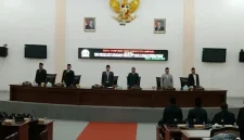 Rapat paripurna DPRD Kabupaten Sampang dengan agenda penyampaian nota penjelasan bupati terhadap tiga Raperda usulan pemerintah kabupaten dan satu Raperda inisiatif DPRD, Selasa (20/10/2026). (Dok. Ho/RadarBangsa.co.id)