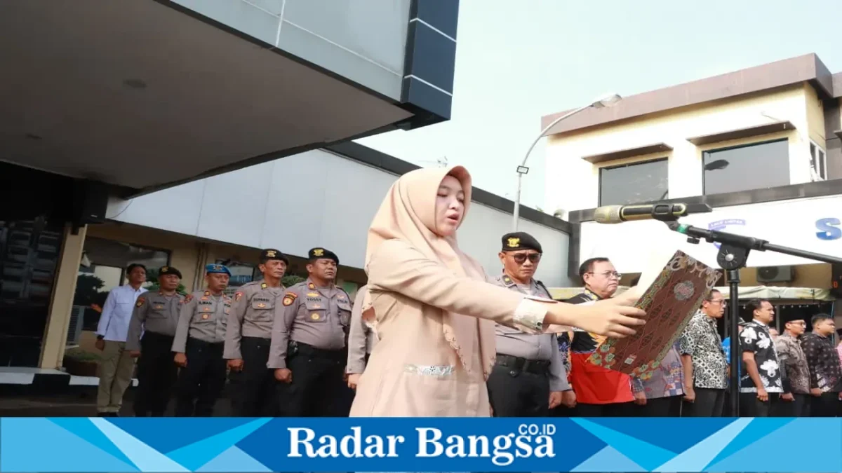 Polres Lamongan menggelar Apel Satgas Pre-Emptive Strike Polisi Jogo Sekolah di halaman Mapolres Lamongan, Kamis (29/10/2026). (Dok Foto Ho/RadarBangsa.co.id)
