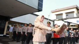 Polres Lamongan menggelar Apel Satgas Pre-Emptive Strike Polisi Jogo Sekolah di halaman Mapolres Lamongan, Kamis (29/10/2026). (Dok Foto Ho/RadarBangsa.co.id)