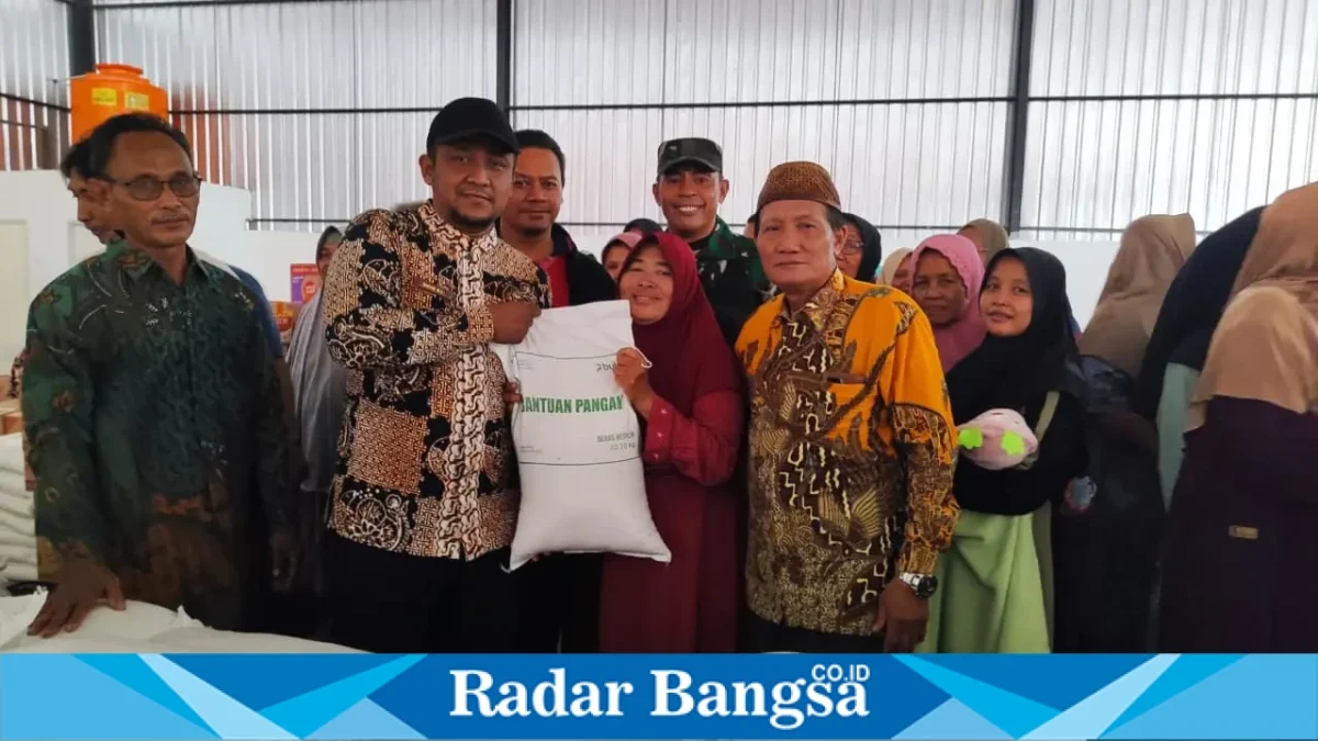 Pelaksanaan pembagian Bantuan Pangan Beras, PBP warga Blawi, Karangbinangun, menerima kembali haknya penuh sesuai aturan, yakni 30 kg.