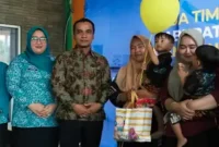 Bupati Bangkalan Lukman Hakim memberikan pengarahan dan pembinaan kepada kader kesehatan di wilayah kerja UPT Puskesmas Kokop, Kamis (29/10/2026). (Dok. Ho/RadarBangsa.co.id)