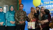 Bupati Bangkalan Lukman Hakim memberikan pengarahan dan pembinaan kepada kader kesehatan di wilayah kerja UPT Puskesmas Kokop, Kamis (29/10/2026). (Dok. Ho/RadarBangsa.co.id)