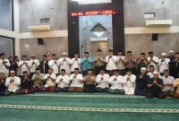 Bupati Sidoarjo Subandi dan Kapolresta Sidoarjo AKBP Bobby Adimas Candra mengikuti kegiatan Salat Subuh Keliling bersama masyarakat di Masjid Al-Muttaqiin, Kecamatan Waru, Sabtu (24/10/2026). (Foto Ho/RadarBangsa.co.id).