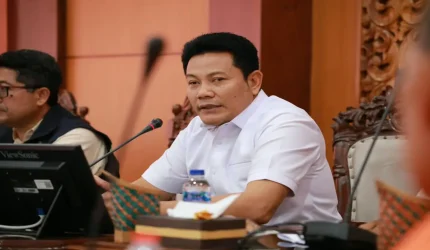 CFD Alun-Alun Sidoarjo ramai pengunjung dan aktivitas pedagang.