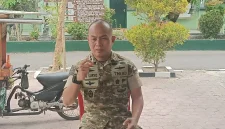 Dandim 0812/Lamongan Letkol Inf Deni Suryo Anggo Digdo menyampaikan permohonan maaf terkait kecelakaan yang melibatkan anggotanya di Ngimbang. (Dok Ho/RadarBangsa.co.id) 