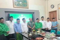 Dandim 0812/Lamongan Letkol Inf Deni Suryo Anggo Digdo saat bersilaturahmi dan menyampaikan permohonan maaf kepada PCNU Kabupaten Lamongan, Selasa (21/10/2026). (Dok. Ho/RadarBangsa.co.id)