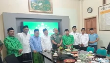 Dandim 0812/Lamongan Letkol Inf Deni Suryo Anggo Digdo saat bersilaturahmi dan menyampaikan permohonan maaf kepada PCNU Kabupaten Lamongan, Selasa (21/10/2026). (Dok. Ho/RadarBangsa.co.id)