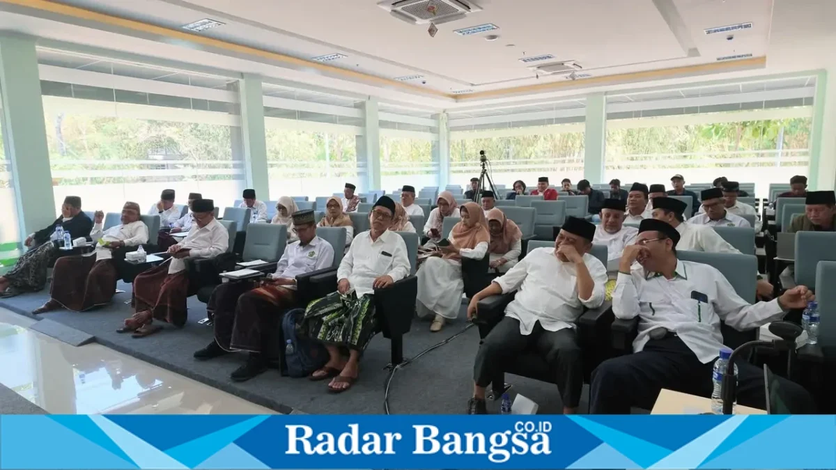 Ketua Senat UIN KHAS Jember Prof. Dr. Sofyan Tsauri, M.M., terkait proses pertimbangan kualitatif delapan calon rektor periode 2026–2030. (Dok. Ho/RadarBangsa.co.id)