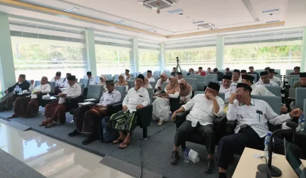 Ketua Senat UIN KHAS Jember Prof. Sofyan Tsauri dalam proses pertimbangan kualitatif calon rektor periode 2026–2030.