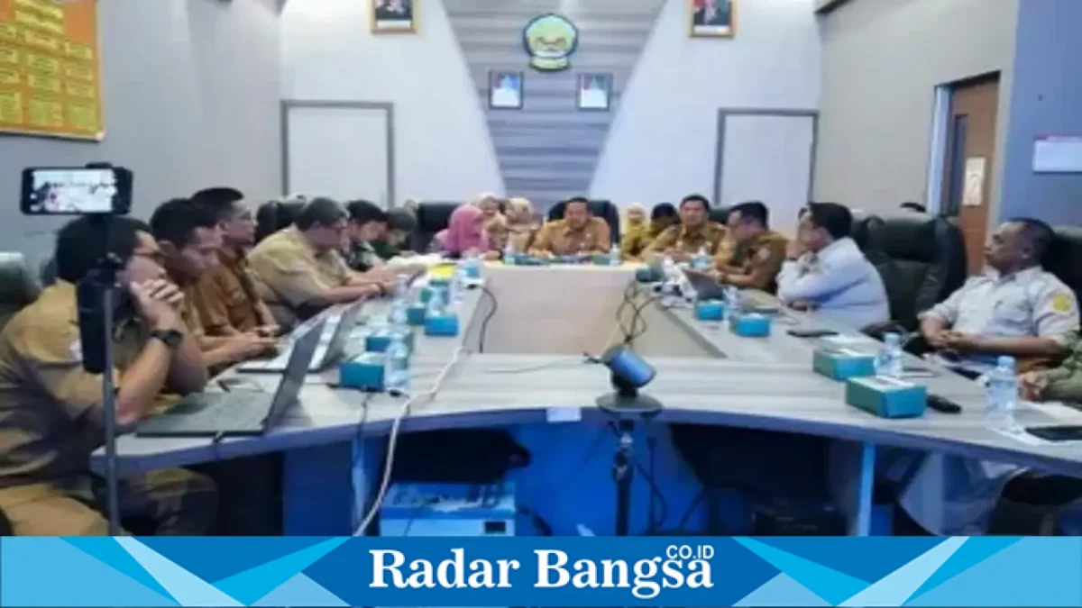 Tim Verifikasi Lapangan BRIDA Provinsi Jawa Timur saat menilai inovasi Kabupaten Bangkalan dalam tahapan JAWARA 2026, Selasa (6/10/2026). (Dok. Ho/RadarBangsa.co.id)