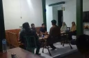 Korban didampingi Lembaga Bantuan Hukum (LBH) saat melaporkan dugaan pemukulan ke Subdenpom V/2-3 Lamongan. . (Dok. Ho/RadarBangsa.co.id)