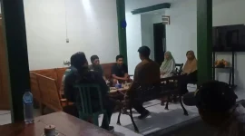 Korban didampingi Lembaga Bantuan Hukum (LBH) saat melaporkan dugaan pemukulan ke Subdenpom V/2-3 Lamongan. . (Dok. Ho/RadarBangsa.co.id)