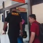 Korban didampingi orang tua dan tim kuasa hukum saat menjalani pemeriksaan di Mapolres Lamongan, Jumat (30/10/2026). (Dok. Ho/RadarBangsa.co.id)