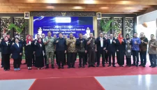 Bupati Sidoarjo H. Subandi saat pengukuhan kepengurusan Forum TJSLP Kabupaten Sidoarjo periode 2026–2029 di Pendopo Delta Wibawa, Kamis (29/10/2026). (Dok. Ho/RadarBangsa.co.id)
