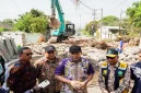 Bupati Sidoarjo Subandi saat meninjau progres pembangunan Frontage Road Waru–Buduran dan penataan aset PT KAI di Buduran, Kamis (15/10/2026). (Dok. Ho/RadarBangsa.co.id)