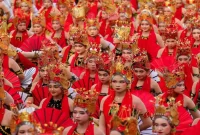 Ribuan penari Gandrung memeriahkan festival Gandrung Sewu 2026 bertema Kembang Dermo di Pantai Boom Marina, Banyuwangi. (Dok. Ho/Pemkab Banyuwangi/RadarBangsa.co.id).