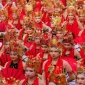 Ribuan penari Gandrung memeriahkan festival Gandrung Sewu 2026 bertema Kembang Dermo di Pantai Boom Marina, Banyuwangi. (Dok. Ho/Pemkab Banyuwangi/RadarBangsa.co.id).