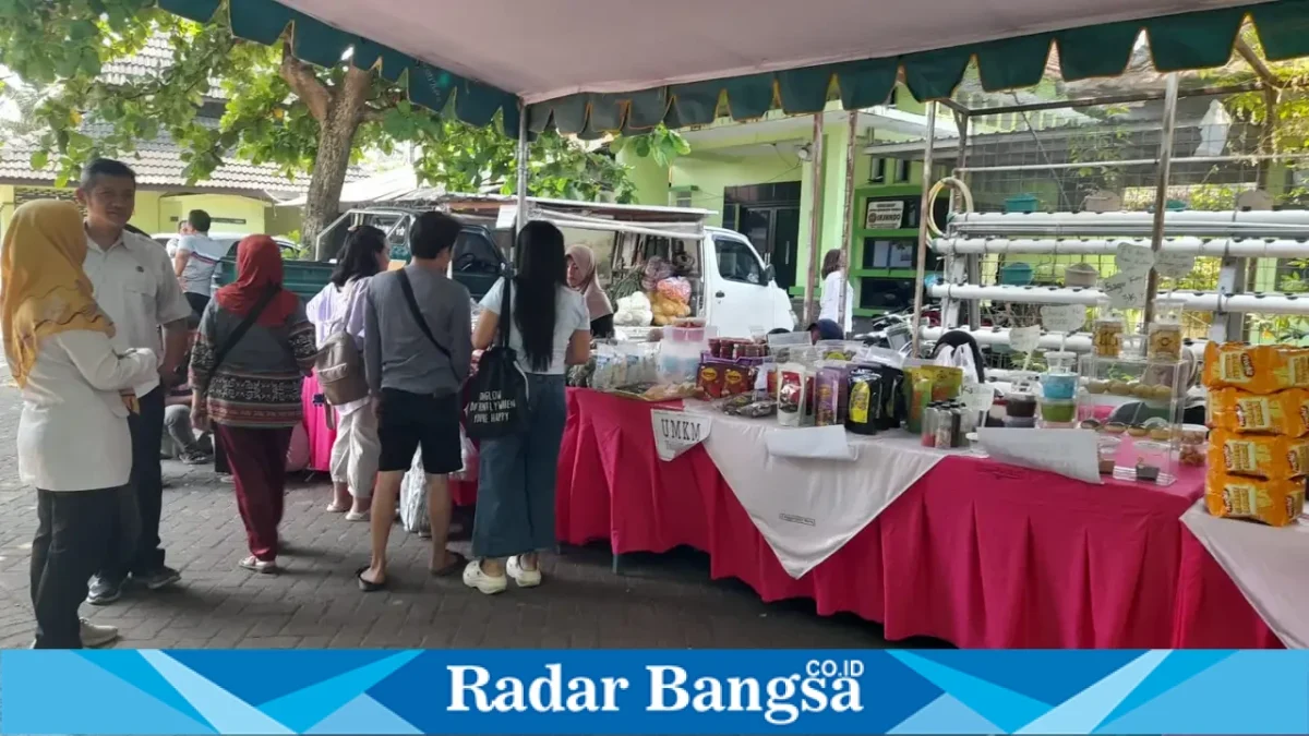 Kegiatan Gerakan Pangan Murah Serentak yang digelar DKP3 Kabupaten Jember di halaman kantor DKP3 Jember, Rabu (21/10/2026). (Dok. Ho/RadarBangsa.co.id)