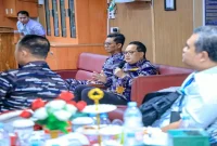 Sarasehan Hari Jadi ke-81 Provinsi Jawa Timur bertajuk Gerbang Baru Nusantara: The Next Level digelar di atas KRI Makassar 590 dalam pelayaran dari Koarmada II Surabaya menuju Kabupaten Sumenep, Selasa (13/10/2026). (Dok. Ho/RadarBangsa.co.id)