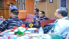 Sarasehan Hari Jadi ke-81 Provinsi Jawa Timur bertajuk Gerbang Baru Nusantara: The Next Level digelar di atas KRI Makassar 590 dalam pelayaran dari Koarmada II Surabaya menuju Kabupaten Sumenep, Selasa (13/10/2026). (Dok. Ho/RadarBangsa.co.id)