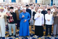 Wakil Presiden Gibran Rakabuming Raka bersama Gubernur Jawa Timur Khofifah Indar Parawansa meninjau pembelajaran AI dan robotika di Pondok Pesantren Dalwa, Bangil, Kabupaten Pasuruan, Jumat (16/10/2026). (Dok. Ho/RadarBangsa.co.id)