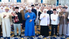 Wakil Presiden Gibran Rakabuming Raka bersama Gubernur Jawa Timur Khofifah Indar Parawansa meninjau pembelajaran AI dan robotika di Pondok Pesantren Dalwa, Bangil, Kabupaten Pasuruan, Jumat (16/10/2026). (Dok. Ho/RadarBangsa.co.id)