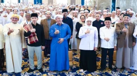 Wakil Presiden Gibran Rakabuming Raka bersama Gubernur Jawa Timur Khofifah Indar Parawansa meninjau pembelajaran AI dan robotika di Pondok Pesantren Dalwa, Bangil, Kabupaten Pasuruan, Jumat (16/10/2026). (Dok. Ho/RadarBangsa.co.id)