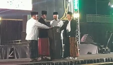 Bupati Jember Muhammad Fawait menyampaikan sambutan pada pembukaan Hari Santri Nasional 2026 di Alun-Alun Jember, Sabtu (10/10/2026). (Dok. Heery/RadarBangsa.co.id)