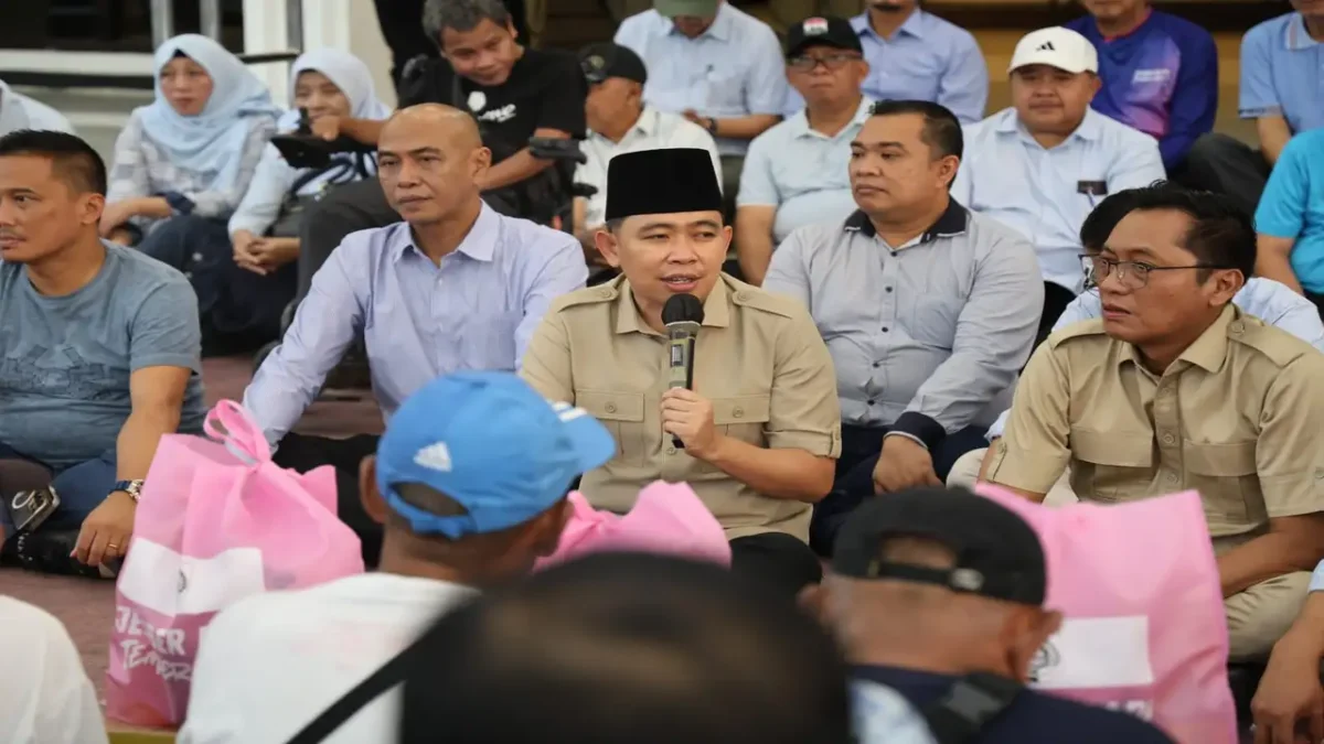 Gus Fawait bersama jajaran perangkat daerah dan warga mengikuti kegiatan bakti sosial dan karya bakti Indonesia ASRI di Alun-alun Jember, Sabtu (17/10/2026). (Dok. Ho/RadarBangsa.co.id)