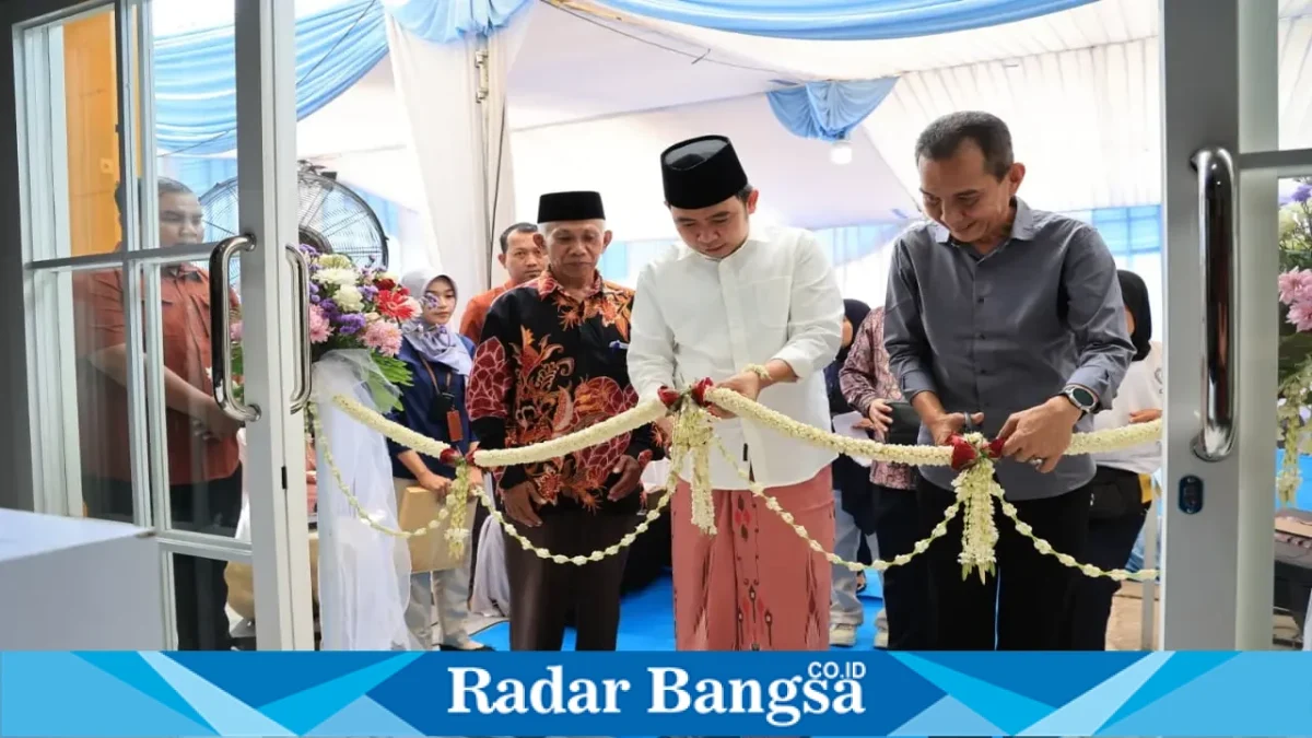 Bupati Jember Muhammad Fawait saat peresmian Klinik Grand Medika Silo di Desa Sempolan, Kecamatan Silo, Sabtu (10/10/2026). (Dok. Heryy/RadarBangsa.co.id)