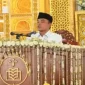 Bupati Bangkalan dalam kegiatan keagamaan di mimbar. (Dok. Ho/RadarBangsa.co.id).