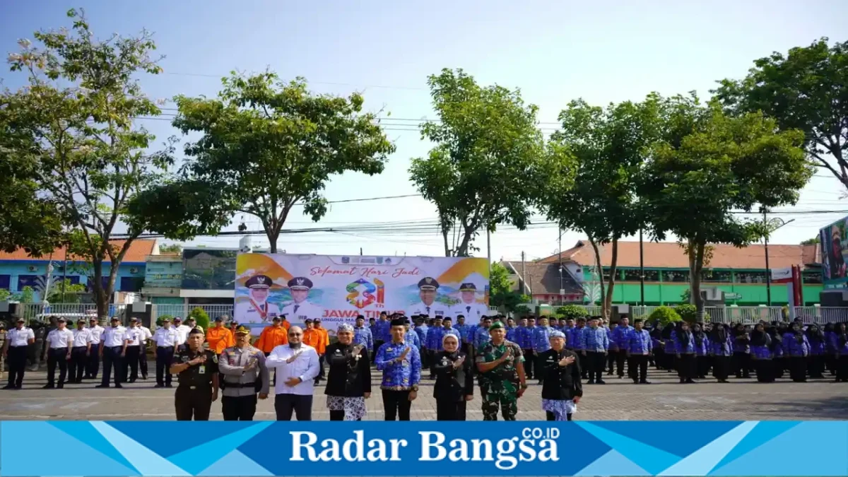 Upacara peringatan Hari Jadi ke-81 Provinsi Jawa Timur di halaman Kantor Wali Kota Probolinggo, Senin (12/10/2026). (Dok. Ho/RadarBangsa.co.id)