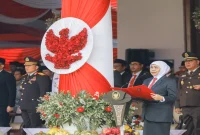 Gubernur Jawa Timur Khofifah Indar Parawansa saat memimpin Upacara Peringatan Hari Kesaktian Pancasila di Gedung Negara Grahadi, Surabaya, Kamis (1/10/2026). (Dok. Ho/RadarBangsa.co.id)