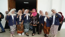 Lia Istifhama saat menjadi narasumber Islamic Talkshow bertajuk Membangun Peradaban dari Timur di Universitas Trunojoyo Madura, Rabu (21/10/2026). (Dok. Ho/RadarBangsa.co.id)