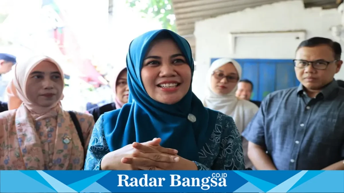 Ketua TP-PKK Kabupaten Jember Ning Ghyta Eka Puspita mendampingi kunjungan layanan Homecare kepada warga sasaran di Kabupaten Jember, Sabtu (10/10/2026). (Dok. Ho/RadarBangsa.co.id)