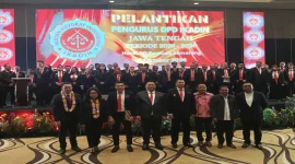 Pengurus DPD IKADIN Jawa Tengah saat pelantikan di Hotel PO Paragon Mall Semarang, Kamis (1/10/2026). (Dok. Ho/RadarBangsa.co.id)