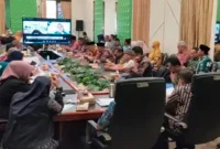 Bupati Bangkalan Lukman Hakim saat menyampaikan arahan dalam kegiatan Verifikasi Lapangan Pelaksanaan PUG Tahun 2024 dan 2025 di Bangkalan, Kamis (29/10/2026). (Dok. Ho/RadarBangsa.co.id)