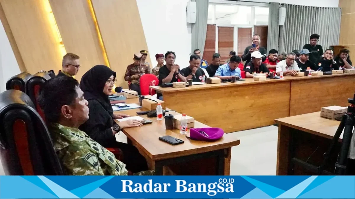 Bupati Banyuwangi Ipuk Fiestiandani menerima audiensi perwakilan sopir truk GAPIBER di Kantor Pemkab Banyuwangi, Kamis (15/10/2026). (Dok. Ho/RadarBangsa.co.id)