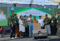Ribuan santri dan warga mengikuti jalan santai dalam rangka Hari Santri Nasional 2026 di Desa Bulusari, Kecamatan Gempol, Kabupaten Pasuruan, Minggu (18/10/2026). (Dok. Ho/RadarBangsa.co.id)