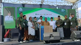Ribuan santri dan warga mengikuti jalan santai dalam rangka Hari Santri Nasional 2026 di Desa Bulusari, Kecamatan Gempol, Kabupaten Pasuruan, Minggu (18/10/2026). (Dok. Ho/RadarBangsa.co.id)