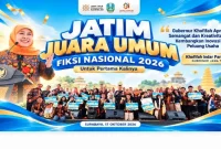 Gubernur Jawa Timur Khofifah Indar Parawansa bersama para peserta FIKSI Nasional 2026 dalam perayaan keberhasilan Jawa Timur meraih gelar juara umum di Surabaya, 17 Oktober 2026. (Dok. Ho/RadarBangsa.co.id)
