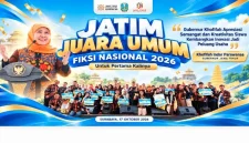 Gubernur Jawa Timur Khofifah Indar Parawansa bersama para peserta FIKSI Nasional 2026 dalam perayaan keberhasilan Jawa Timur meraih gelar juara umum di Surabaya, 17 Oktober 2026. (Dok. Ho/RadarBangsa.co.id)