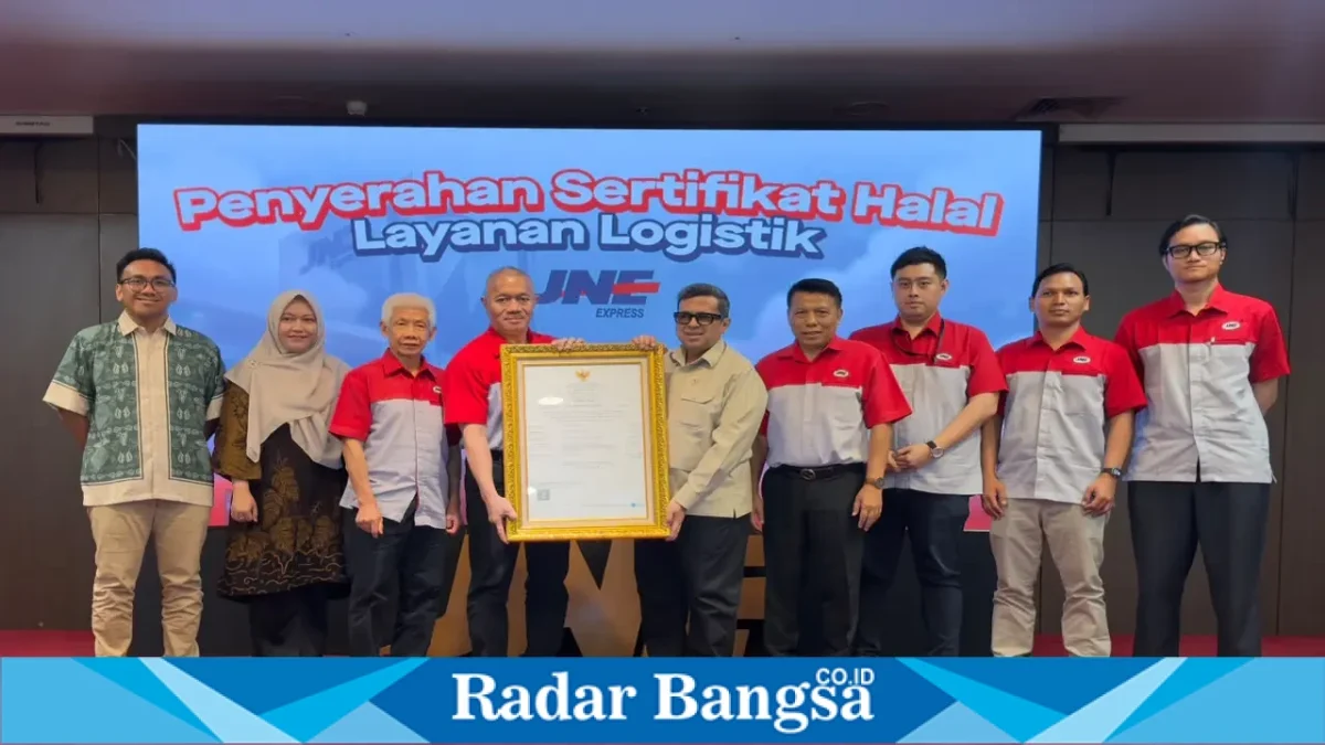 Peresmian sertifikasi halal layanan logistik JNE di Ballroom Kantor Pusat JNE, Jakarta Barat, pada Oktober 2026. (Dok. Ho/RadarBangsa.co.id)