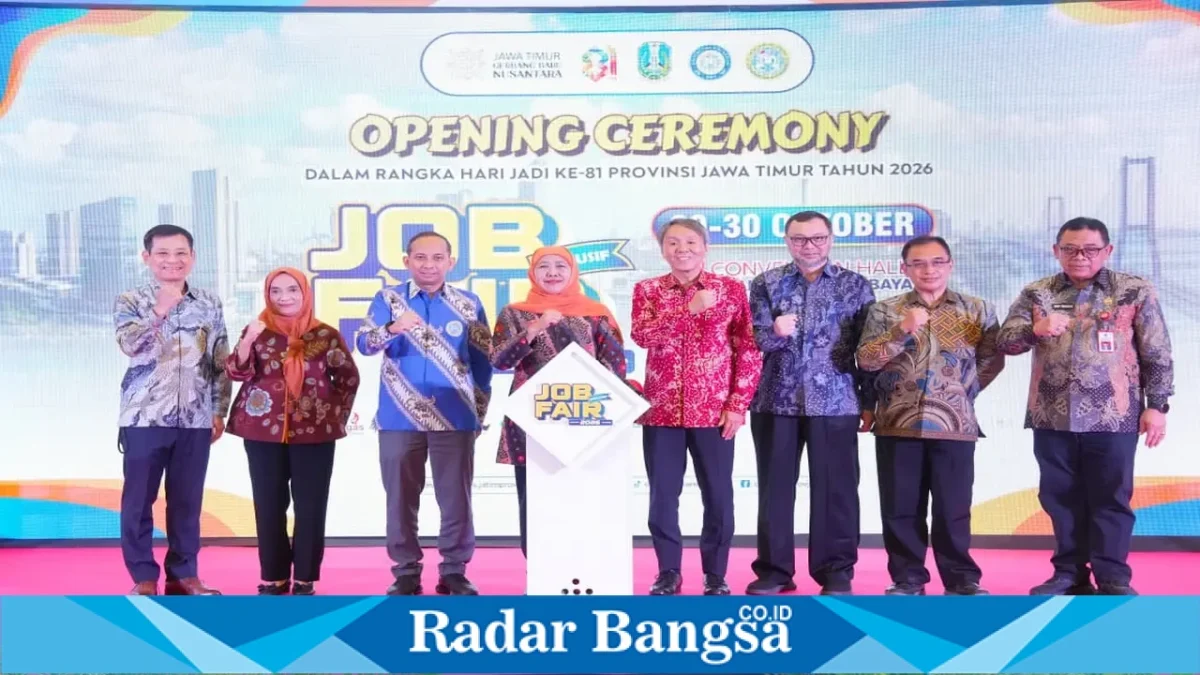 Gubernur Jawa Timur Khofifah Indar Parawansa saat membuka Job Fair Inklusif Jawa Timur 2026 di Grand City Convex Surabaya, Kamis (29/10/2026). (Dok. Ho/RadarBangsa.co.id)